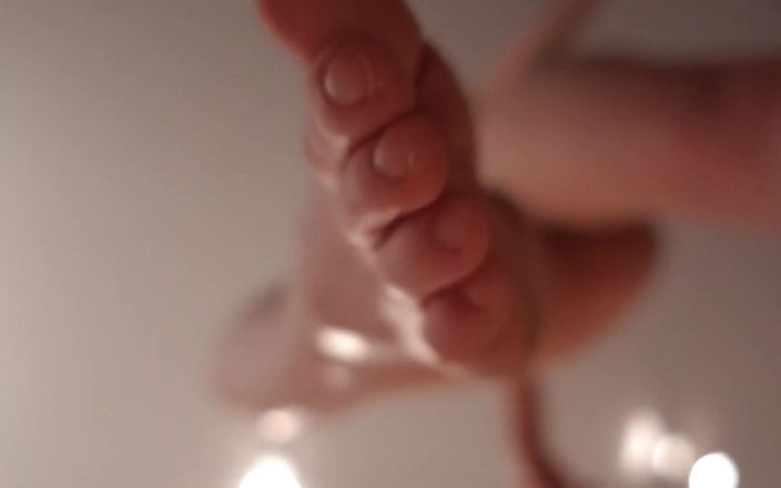 Furiyssh: Giantess Makes You Lick Feet-furiyssh