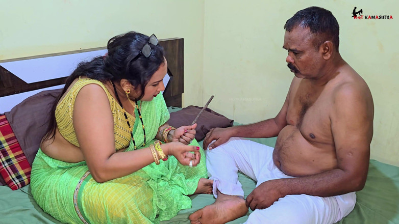 HOTKAMASUTRA: Cikgu biologi digoda oleh lelaki India dan dikongkek