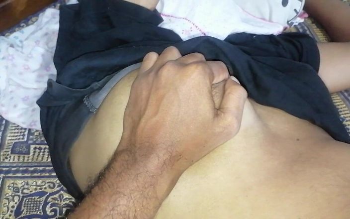Sweety In Bed: Menina indiana muito bonita mostra seu corpo depois de foder