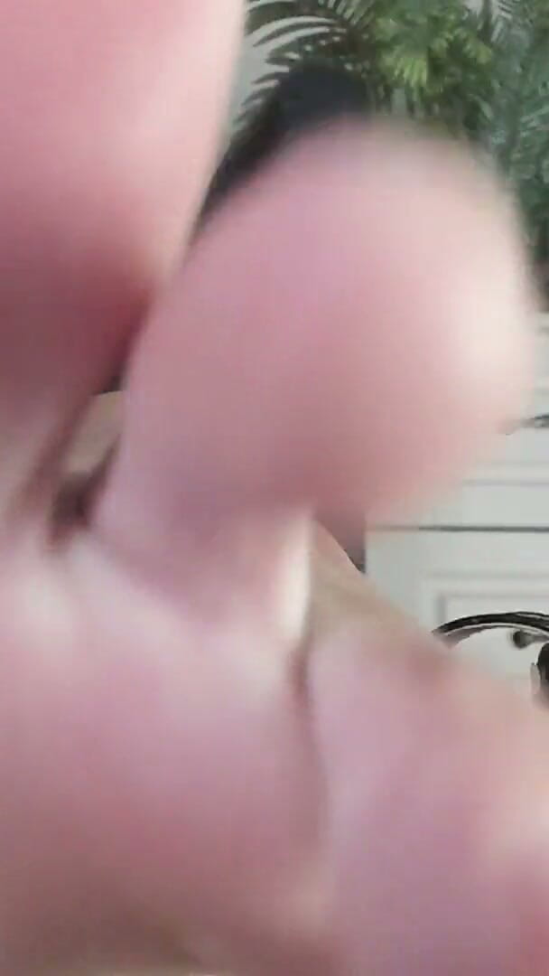 Feet lady: Zoom Toes