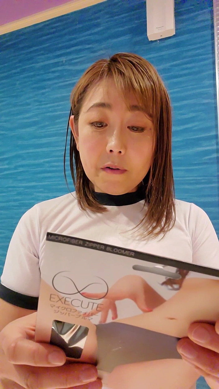 Mayumi Kanzaki: Cuba pakaian gim khas