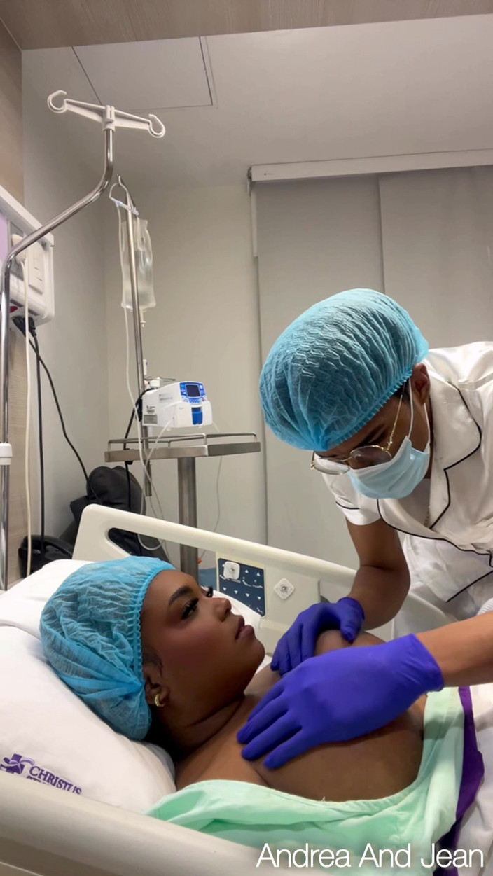 AndreaAndJean: 발정난 의사, 환자와 섹스하고 우유로 가득 찬 젖탱이를 남깁니다.