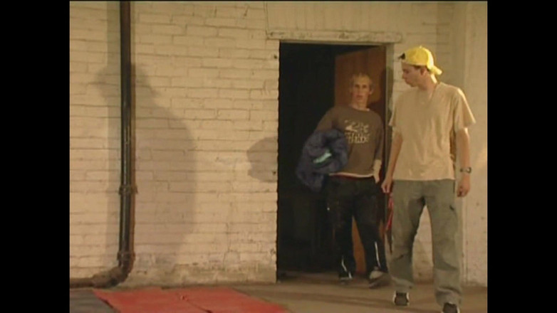 Skater Boys Studio: Skater tedesco scopa nel seminterrato