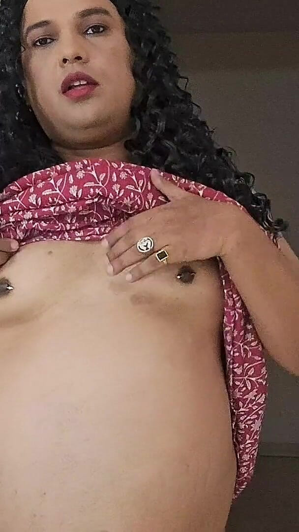 Indiansissychubby: Fată drăguță obraznică adoră sperma și futaiul