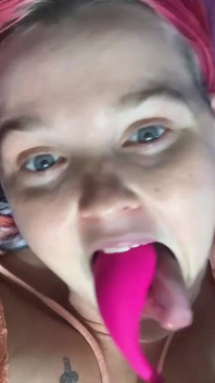 Menjilat dan menghisap nafsu saya bersih selepas melancap dengannya;)