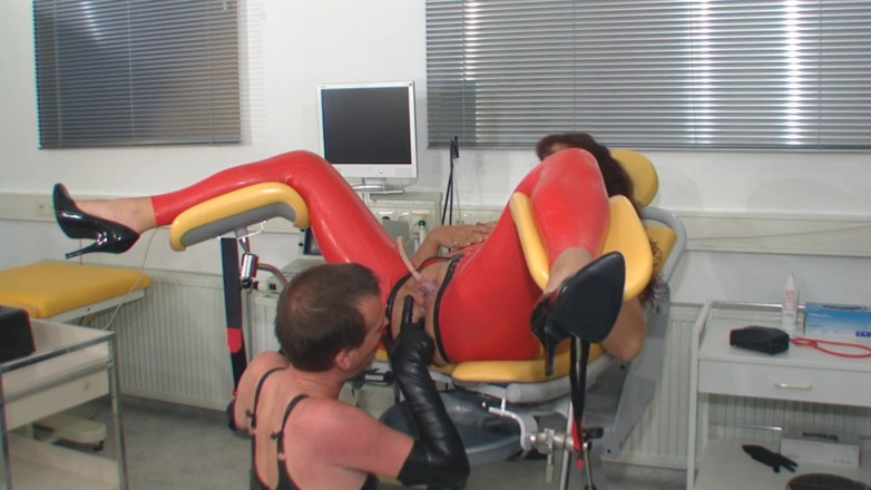 Rubber & Clinic Studio - 1ATOYS: Fitta pumpar i latex