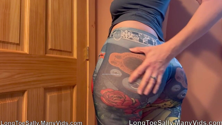 Long Toe Sally Big Buns: Punggung montel