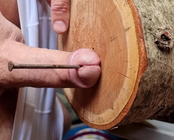 TangiblePoetry697: Bite sur un gros ongle