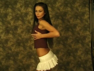 Flash Model Amateurs: Impresionante morena muestra su cuerpo caliente