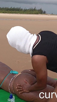 Een vluggertje op het strand met een lokale kerel