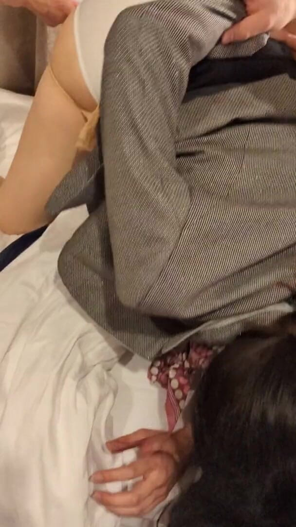 Asian happy ending: 흑인 대물 자지에게 따먹히는 아시아 소녀