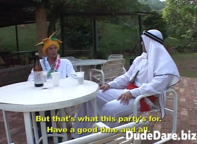 DudeDare: Tipos gays cachondos follando en una fiesta de disfraces gay...