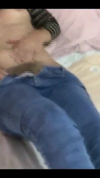 Latina Macecha Odpočívá Na Její Posteli Je Špehována Nevlastním Synem, Probudí Se A Masturbuje, Velký Výstřik Na Její Zadek