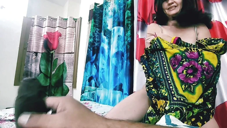 Bolly Karma: Naturligt sensuell babe super fantastisk handling