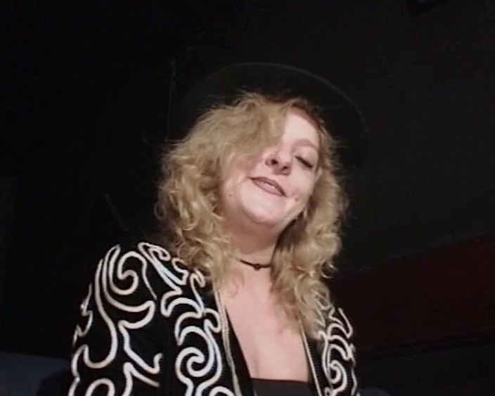 BB Video - Vintage Story: Tante seksi jerman dengan memek berbulu lagi asik muasin memeknya...