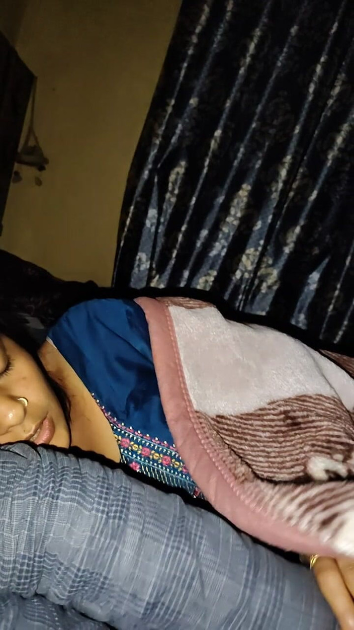 sashaa: Branlette rapide par une villageoise indienne desi