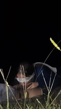 Sex v horách pod světlem úplňku polykám všechno mléko od nejlepšího přítele mého přítele