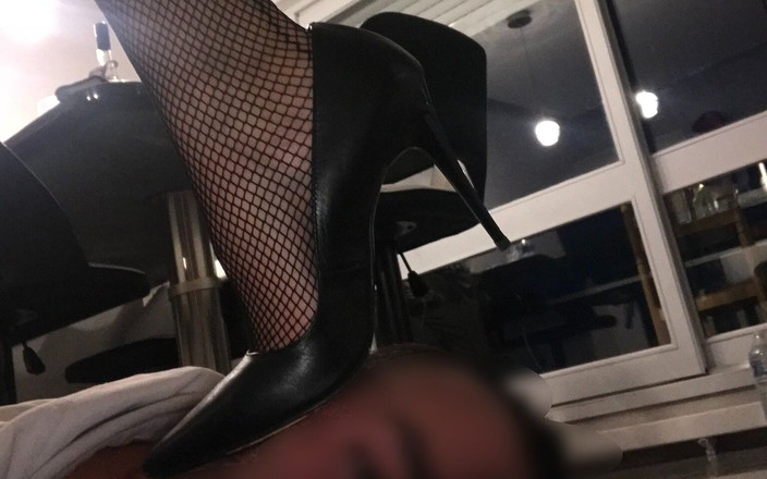 French femdom: French Perverse crushes her submissive's hands and head with her...