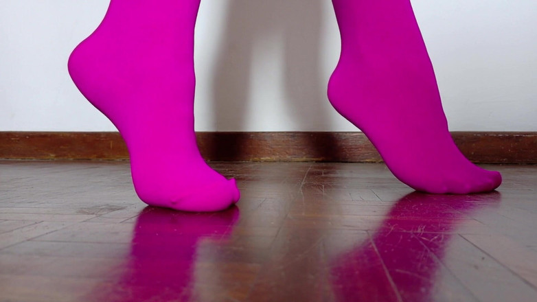 Kinky Lyrical: Pink Nails dan Nylon