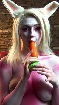 Bunny girl bodypaint solo consolador A la mierda