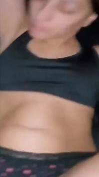 발렌타인 데이 데이트가 끝나고 체육관에서 온 젊은 남자가 그녀를 따먹게 했어