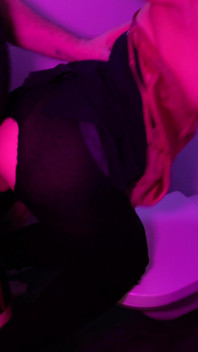 Perniaga Wanita Seksi Dengan Bos Di Tandas Pejabat Untuk KoyakKan Seks Nilon