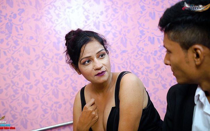 Desi Bold Movies: Cô gái gợi cảm Ấn Độ đụ với bạn trai khi cô ấy ở nhà...