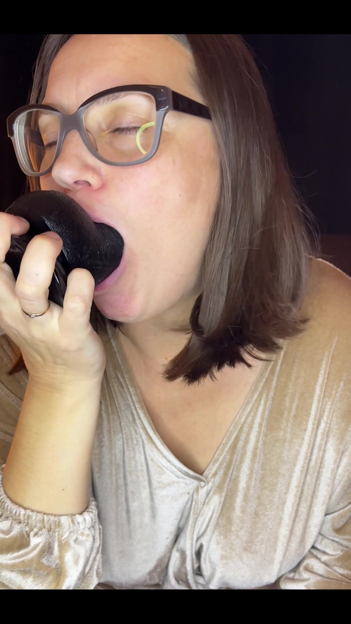 Crypto Mommy: Quiero tomar tu polla en mi palma