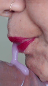 Rakaman dekat - blowjob kondom bhabhi desi! Pancutan mani dalam kondom dengan ginjal merah