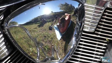 Czech Pornzone: Une brune excitée baise avec un motard poilu dans la...