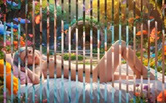 32 immagini nude di belle ragazze elfo che posano sul giardino colorato