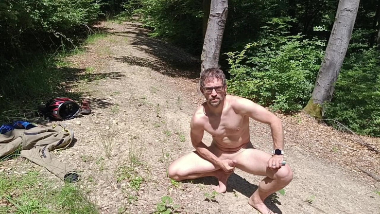 kickerscooter: W oczach szorstkiego fap z wytryskiem na brzuchu