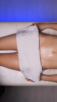 ¡Dios mío! el masajista pervertido expuso su polla durante mi sesión de masaje!