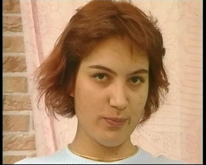 YOUR FIRST PORN: Emi to udělá s úsměvem