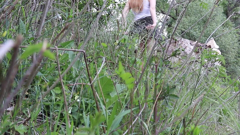 HotCoupleTeam: Моя перша публічна роздягання та мастурбація пизди. Еротична прогулянка на природі біля озера