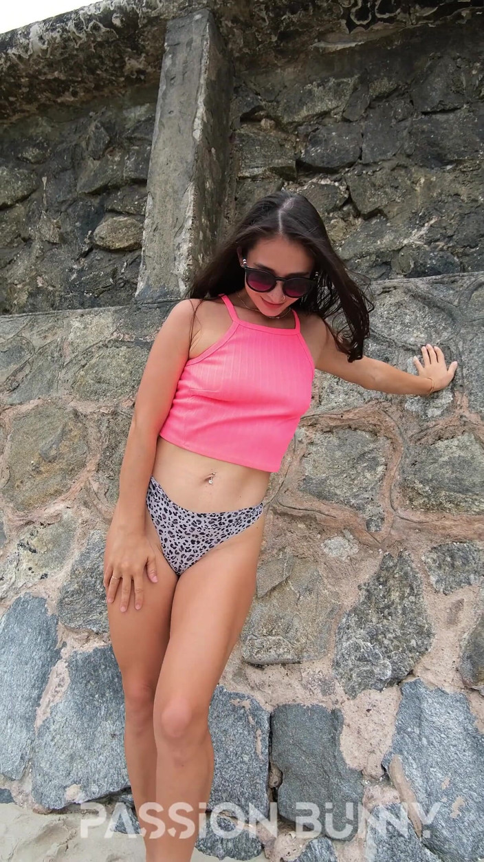 PassionBunny: Dança sexy e mostrando