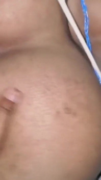 Mi hermanastra prefiere anal más que coño. Mira cómo dulcemente gime.