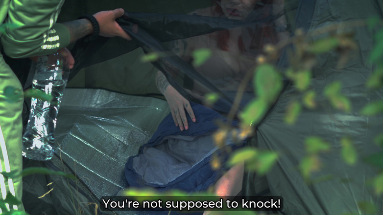 Toma Mur: सौतेली मम्मी का साझा तंबू में गुप्त हस्तमैथुन वर्जित चुदाई करता है!