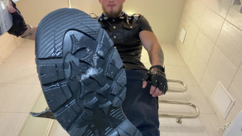 Hunky time: Leather Sir - Smoke