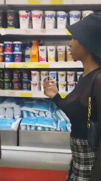 Lesbiană cu vibrator futută după întâlnire în oraș