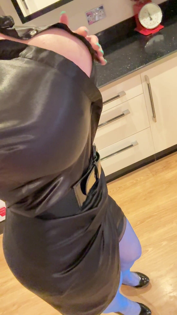 Sophie James: Stăpâna cu ruj negru venerează țâțe uriașe și pizdă