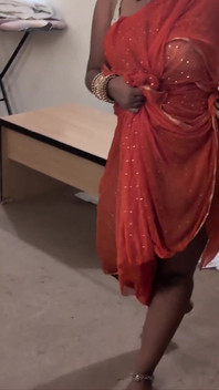 Curvy Brown Ass Bhabhi in Saree