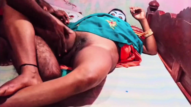 Puja bhabhi hot: Futai în pat pe la spate