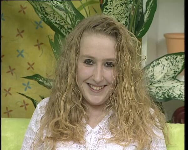 YOUR FIRST PORN: Sandra Befriedigt Dreimal Ihre Muschi - Sandra Memuaskan Pepek Tiga Kali