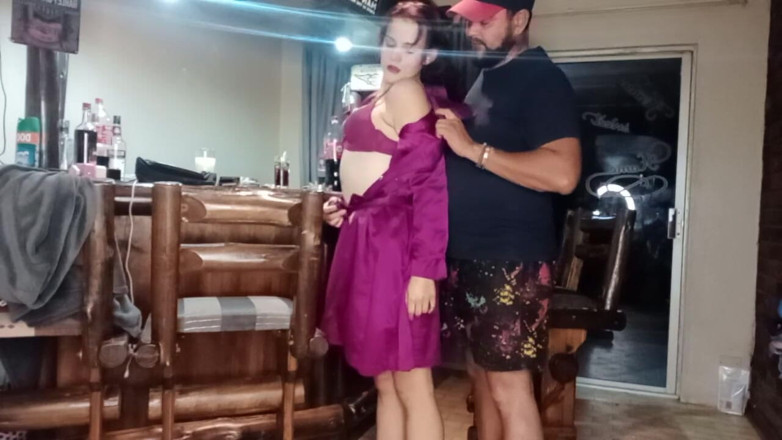 Prettypoison: Mon beau-père baise ma chatte étroite de 19 ans