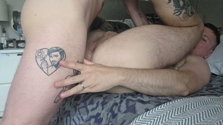 gaynaughtywelsh: Menunggang zakar tiri saya yang digantung
