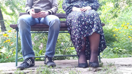 OurFetishLife: 금발과 젖은 보지의 황금 꿀과 그녀의 화려한 다리가 나를 미치게 만든다