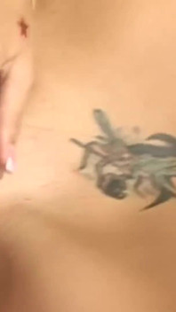 Beleza tatuada gata recebe pau enorme em sua boceta sexy