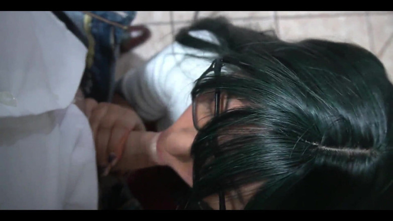 Anny Kitty: 来吧老师！我吮吸你的鸡巴，但你帮我过大学！真正的自制在大学