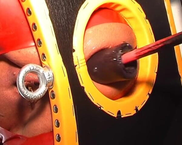 Rubber & Clinic Studio - 1ATOYS: Fickmaschinenstuhl